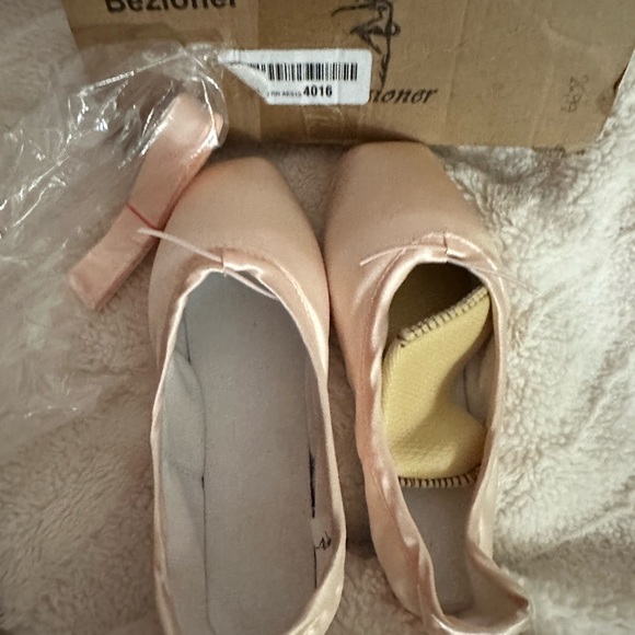 Bezioner Pink Satin Ballet Pointe Dance Shoes with sewed ribbon & silicone toe - Picture 3 of 4